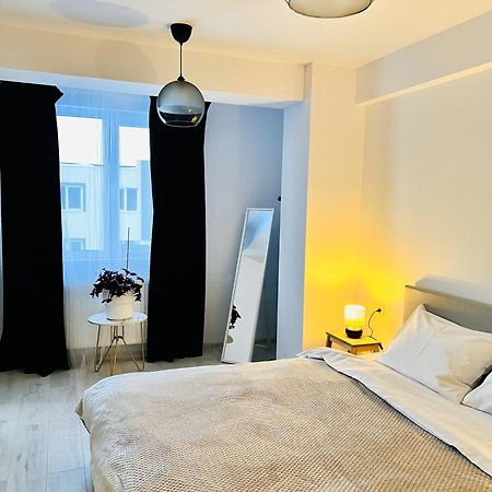 Airport Gardens Loft Apartment Otopeni Bagian luar foto