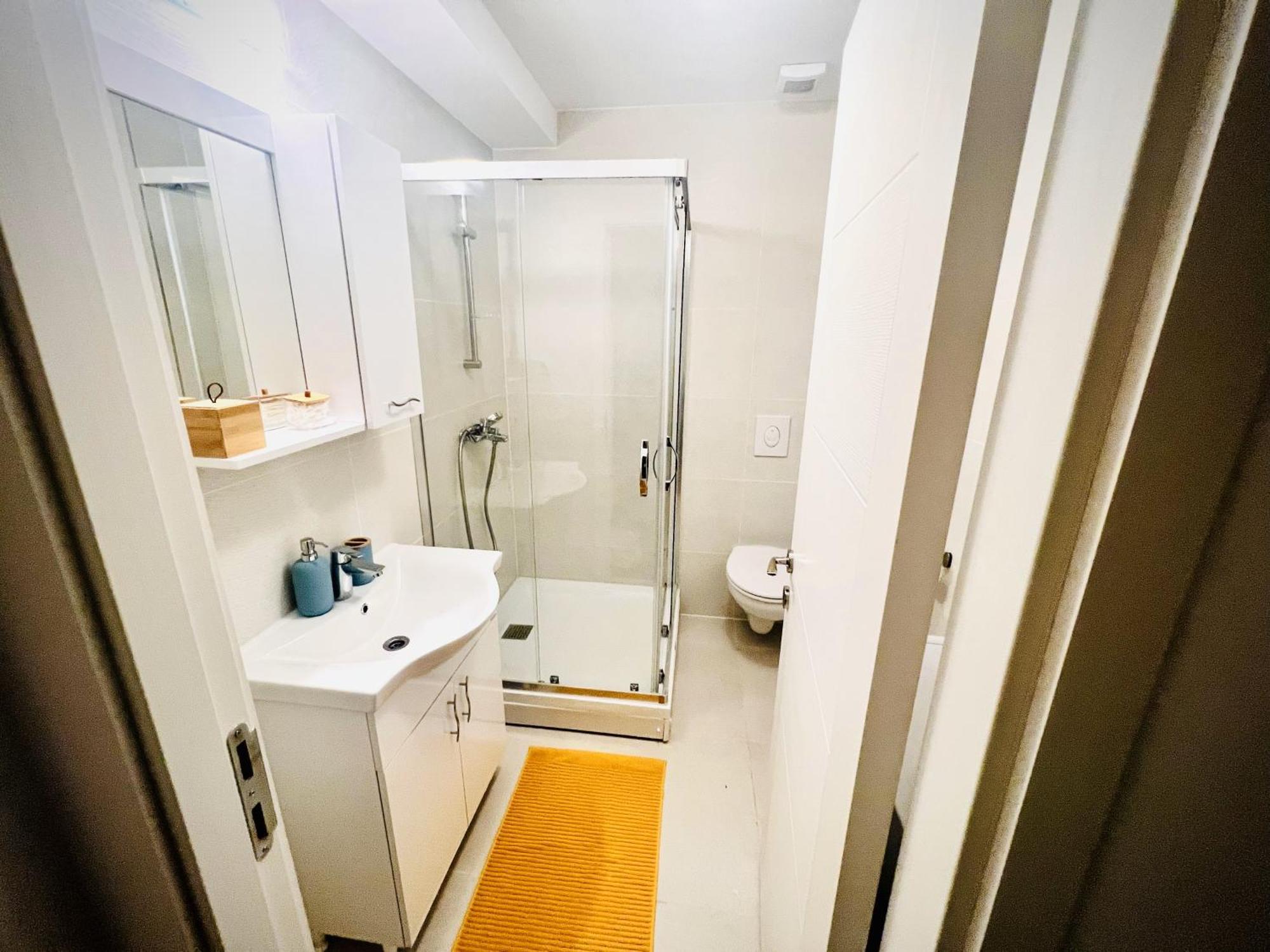 Airport Gardens Loft Apartment Otopeni Bagian luar foto