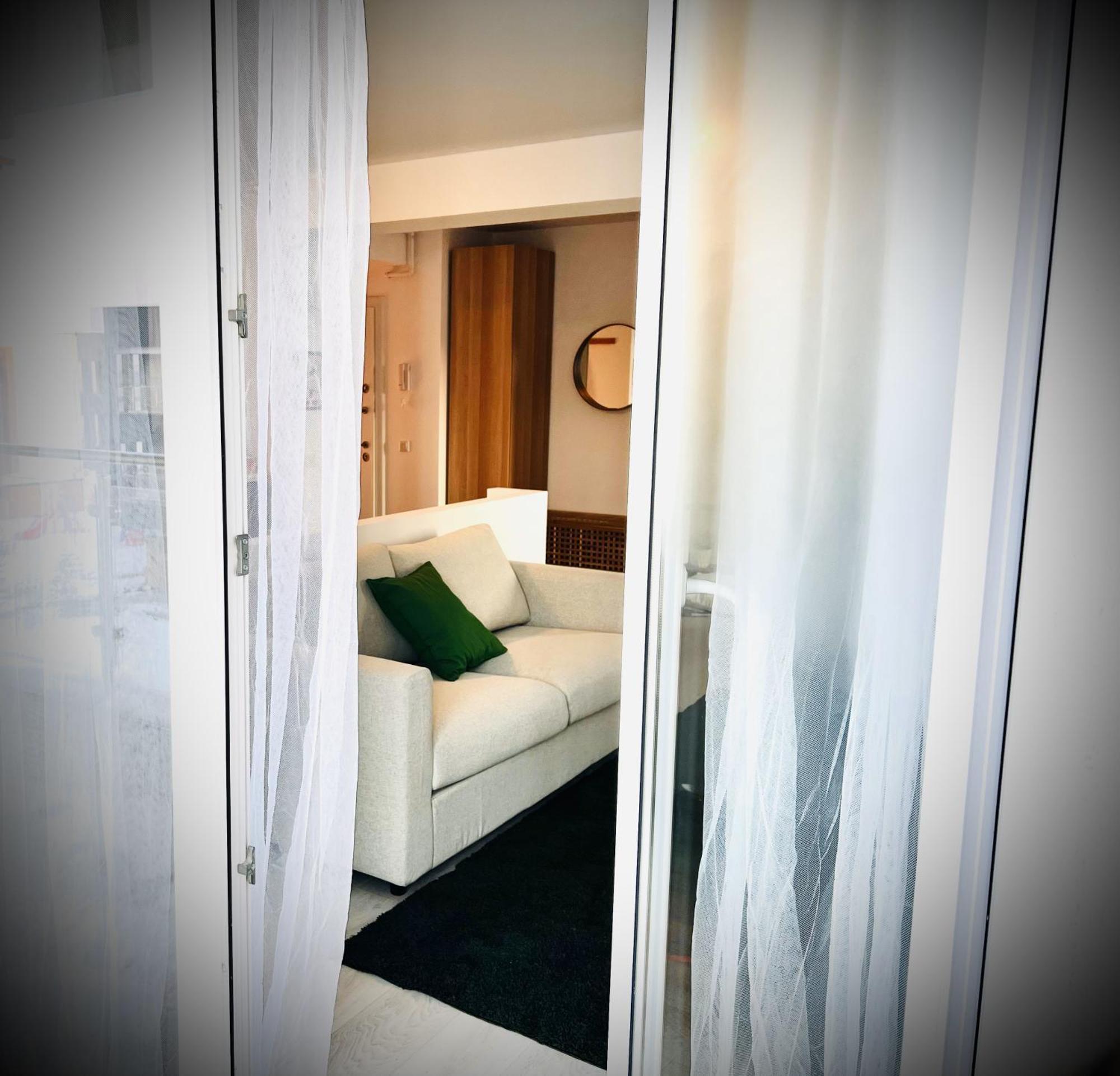 Airport Gardens Loft Apartment Otopeni Bagian luar foto