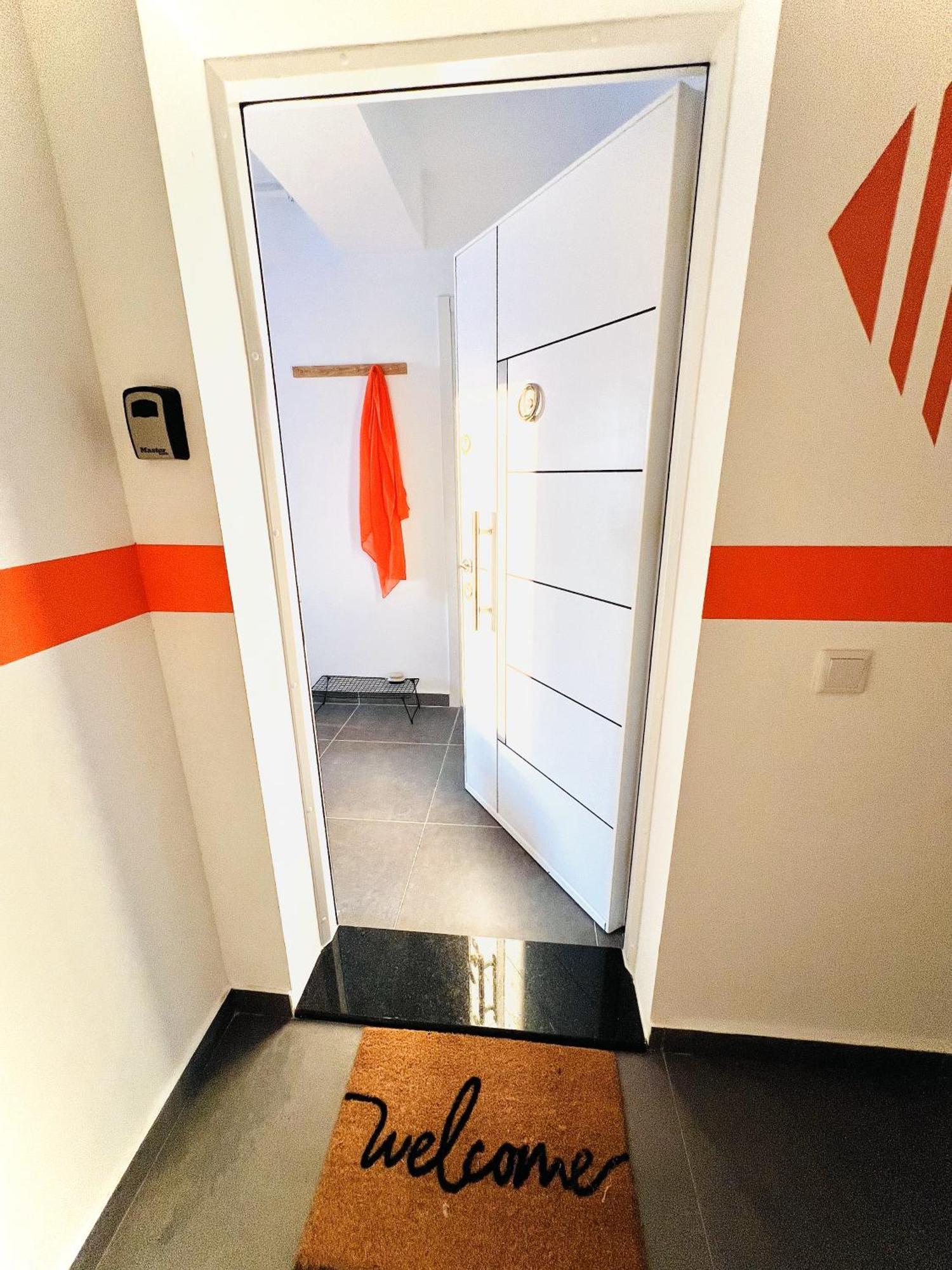Airport Gardens Loft Apartment Otopeni Bagian luar foto
