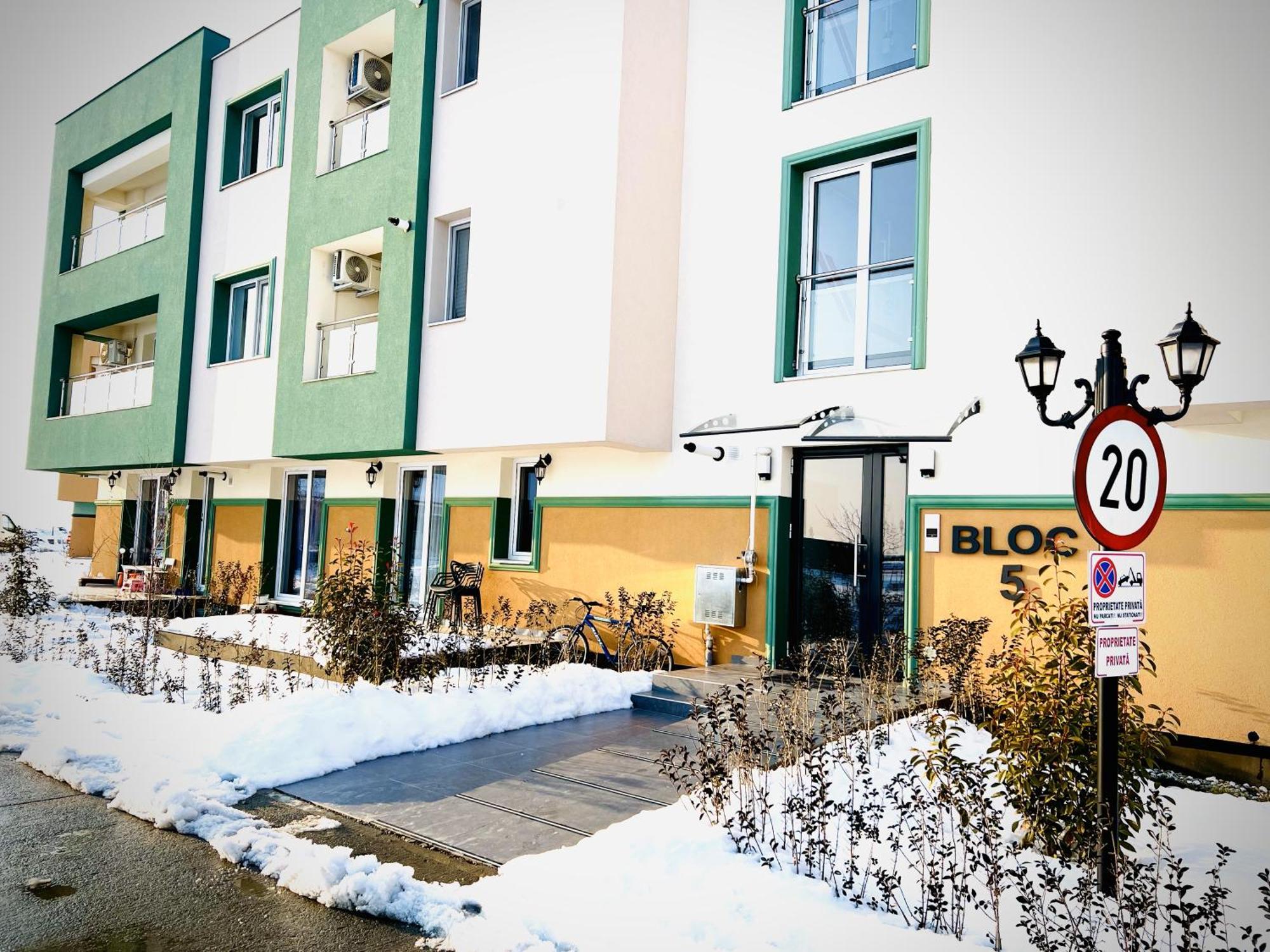 Airport Gardens Loft Apartment Otopeni Bagian luar foto